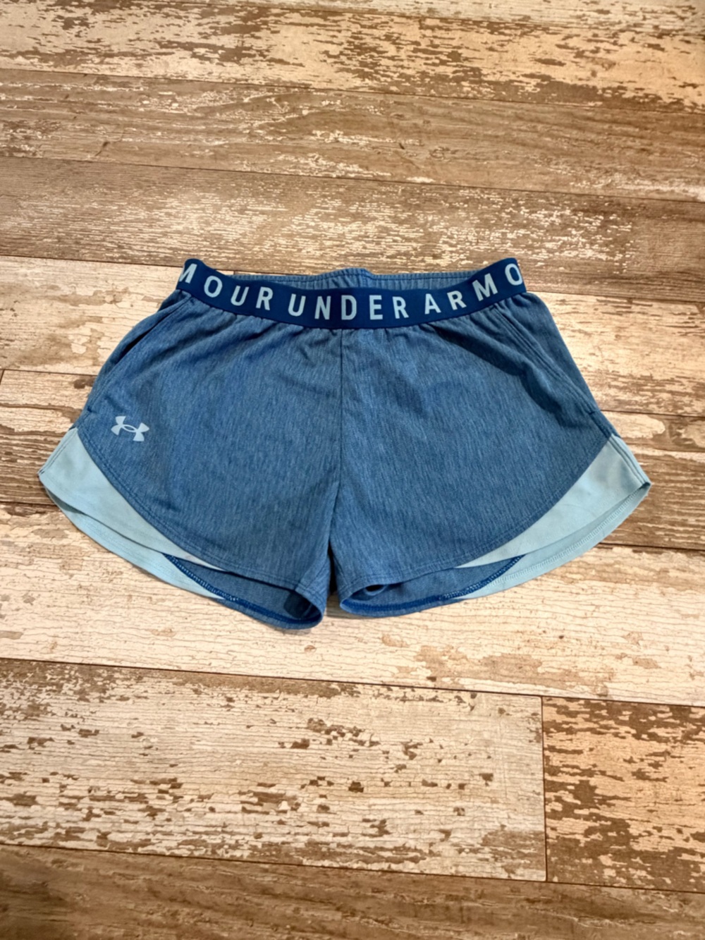 Under Armour Women's Blue Athletic Shorts With Pockets Size Small